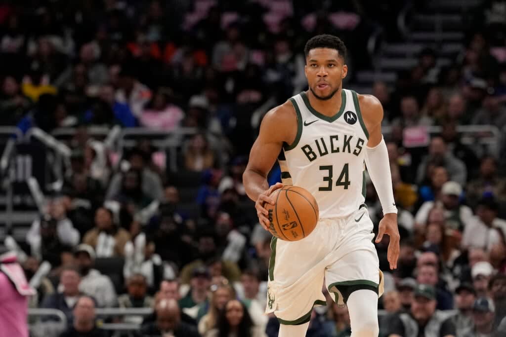 Former NBA star snubs Bucks’ impressive form, casts doubts on Giannis ...