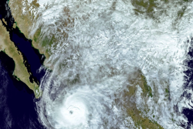 Estados Unidos inicia Proyecto Furia de Tormenta, experimento científico que busca controlar huracanes.