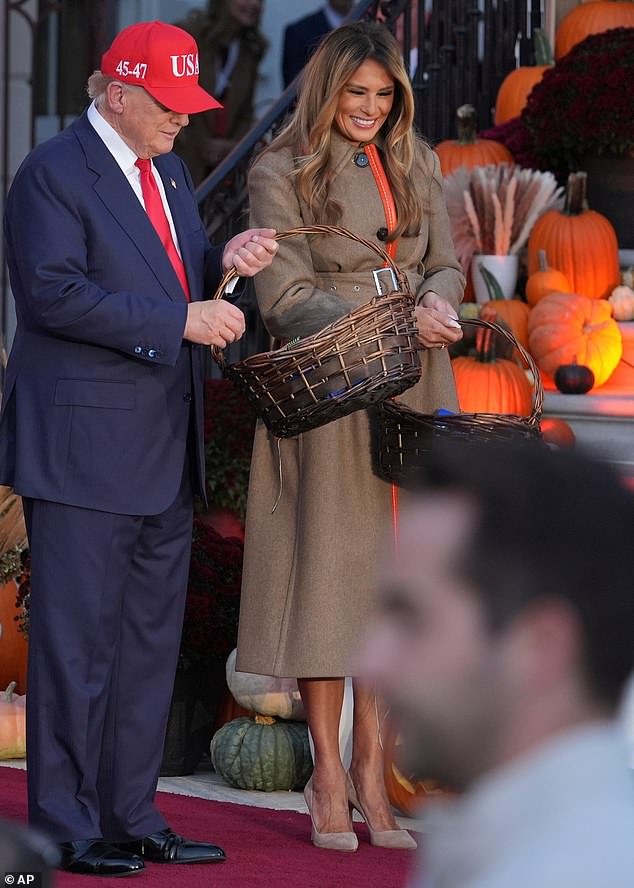 melania orange dress Melania Trump in Orange Evening Dress at White House