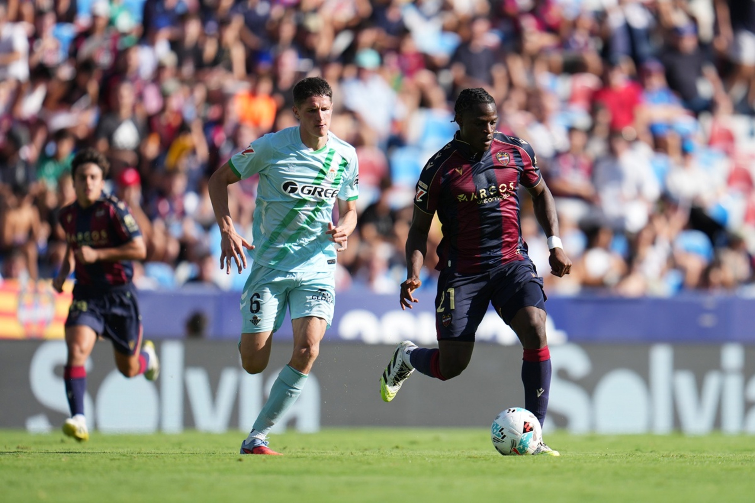 Arsenal hatches a plan to land La Liga man in January