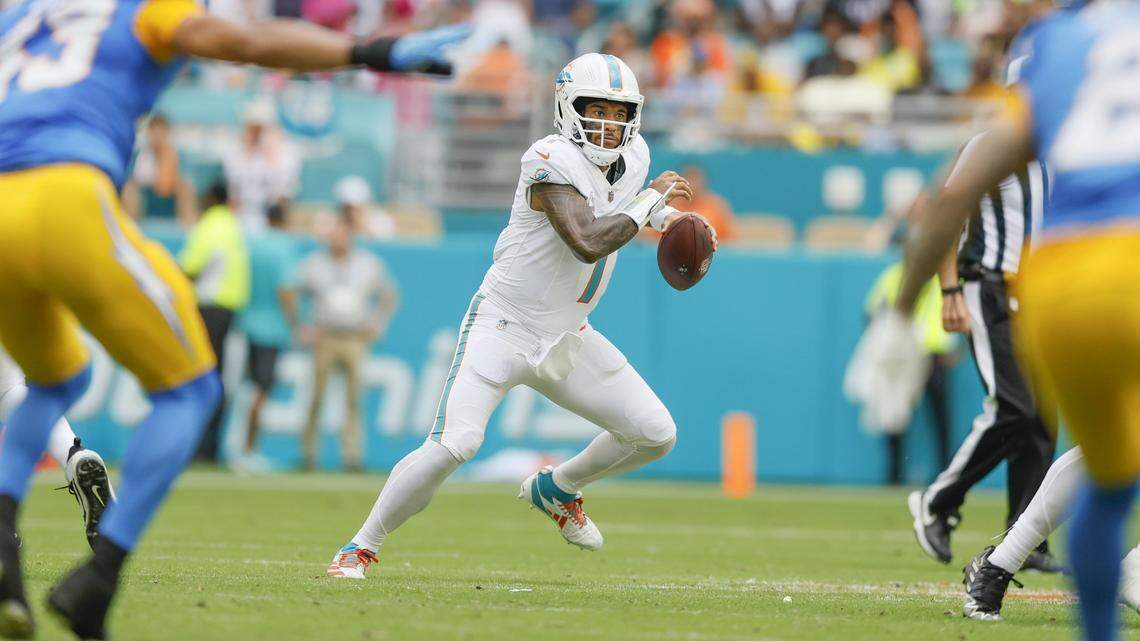 Dolphins vs. Ravens live updates: inactive list + Aaron Brewer's ...