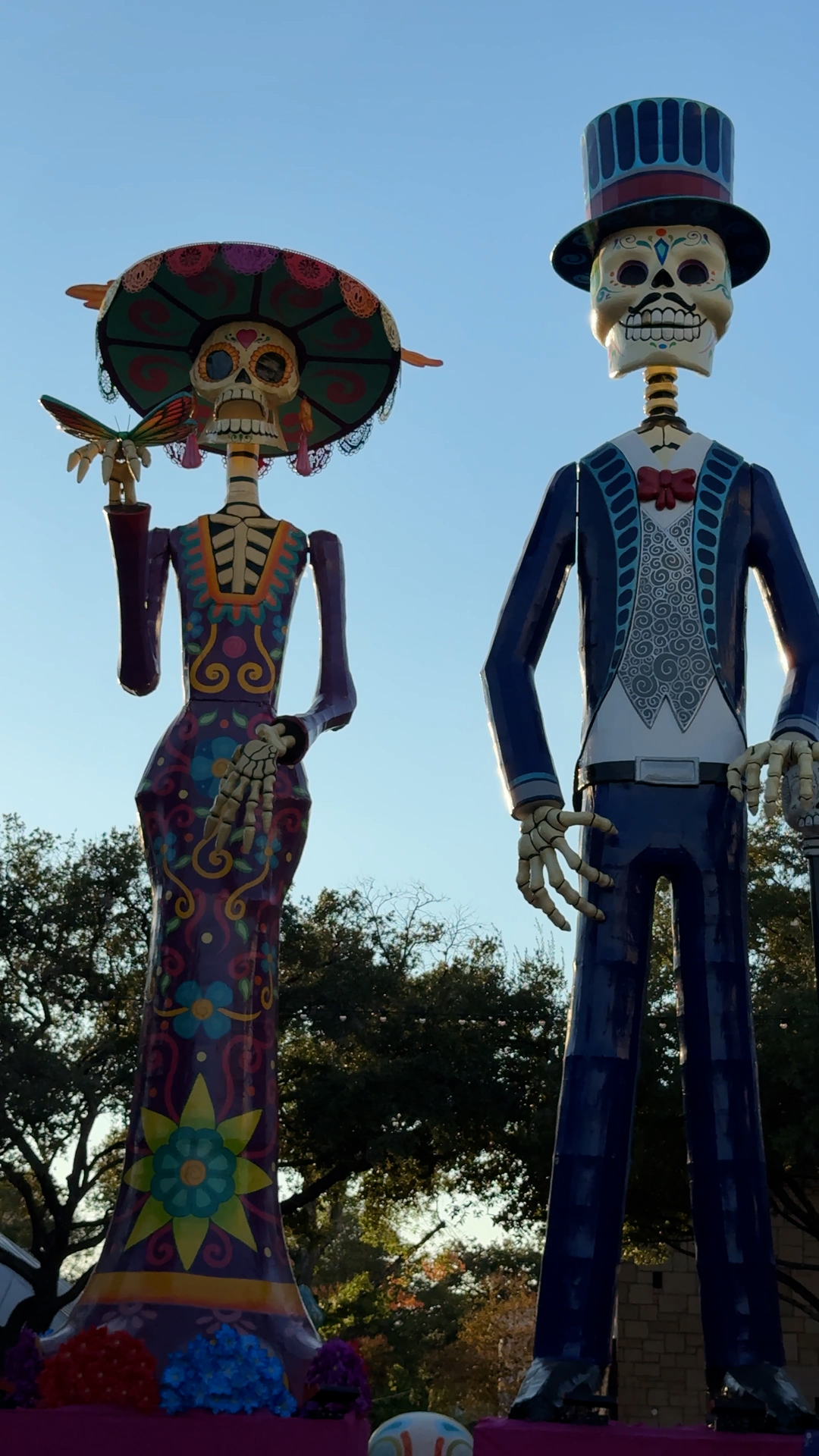 Largest Catrina and Catrin in the US on display for Dia de los Muertos