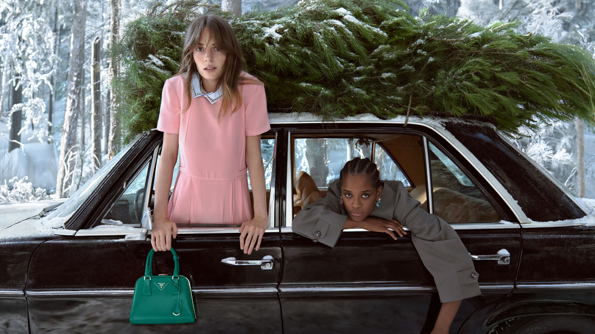 Pour sa campagne de Noël, Prada dévoile son 