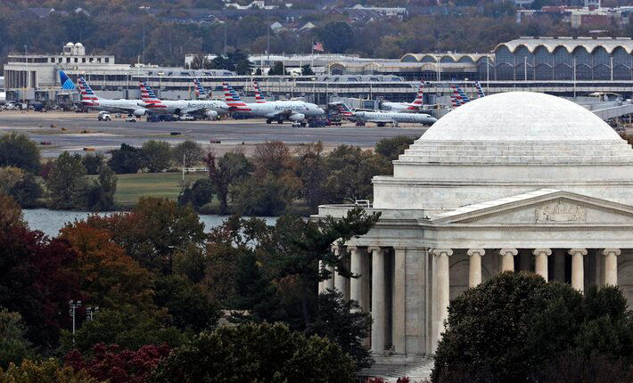 Aeronaves estacionadas no Aeroporto Nacional Ronald Reagan, em Washington. Foto: Alex Wong/ALEX WONG