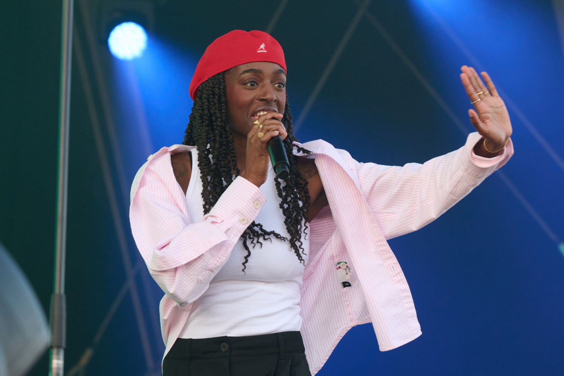 Cat Burns Cancels UK Tour Amid Controversy