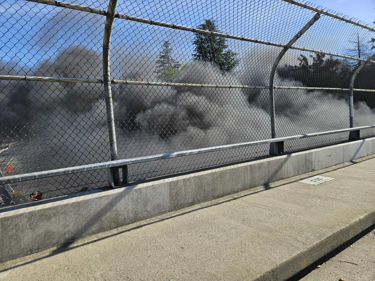 Big rig fire snarls traffic on Highway 50 in Sacramento