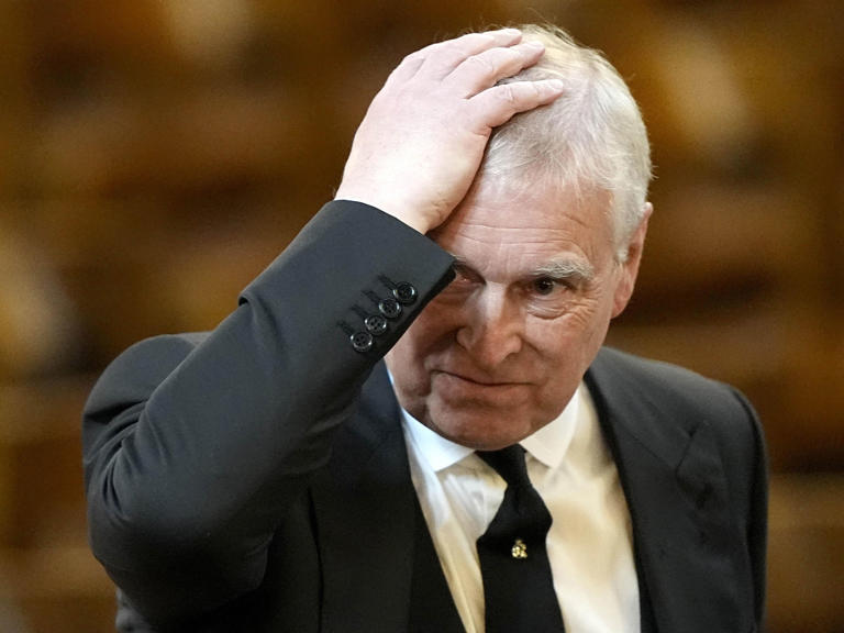 Le prince Andrew dépouillé de ses titres et de sa résidence