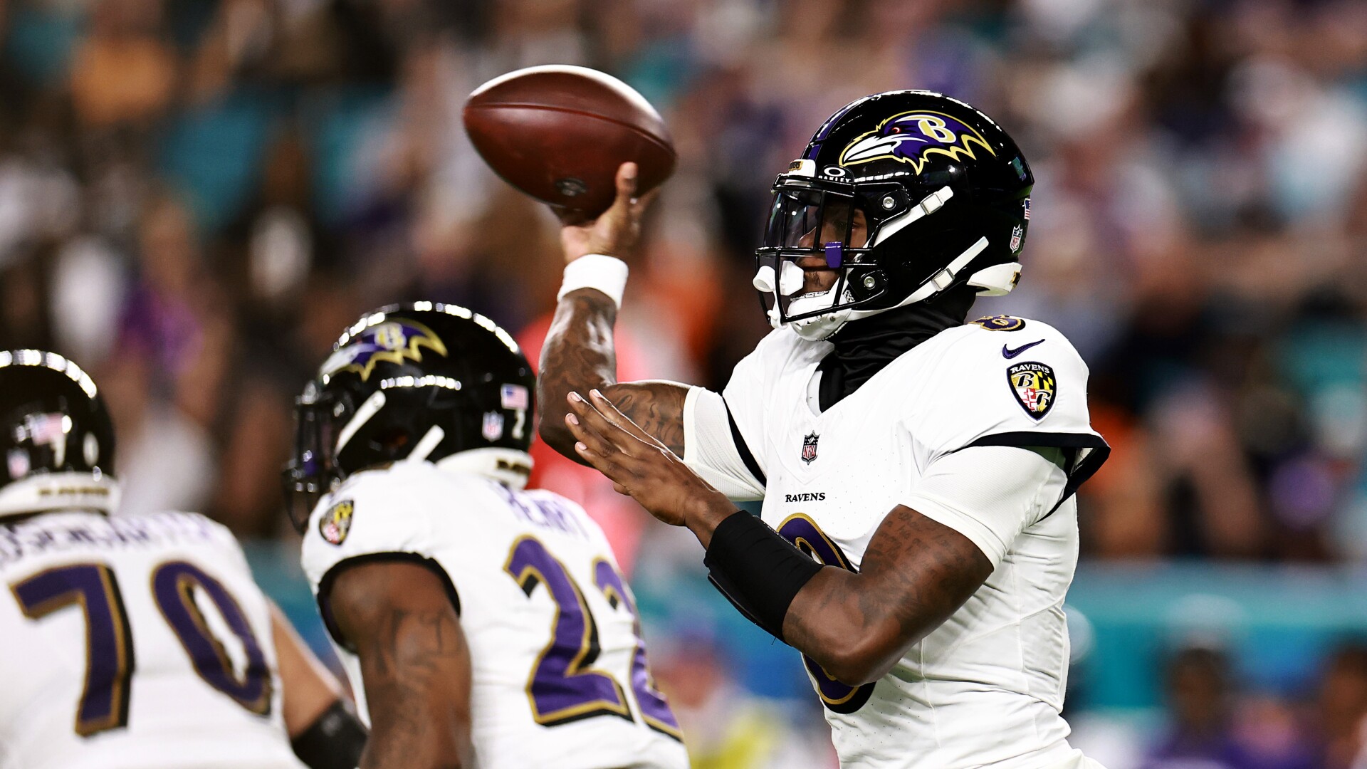 Lamar Jackson's third TD pass gives Ravens a 21-6 lead