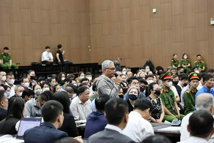 Ca sĩ Nguyễn Thế Vũ tại phiên tòa xét xử 141 người đánh bạc tại King Club - Ảnh: GIANG LONG