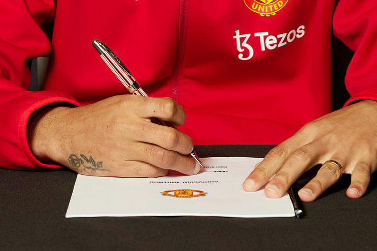 Manchester United handed £44million opportunity after boardroom decisions