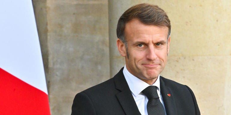 France : Record d’impopularité pour Emmanuel Macron. ces électeurs du président qui veulent tourner la page. Si c'était au Cameroun avec les 10% sans la fraude du grabataire Paul Biya ?? on aurait eu plein de bobards du Style ils sont drogués.