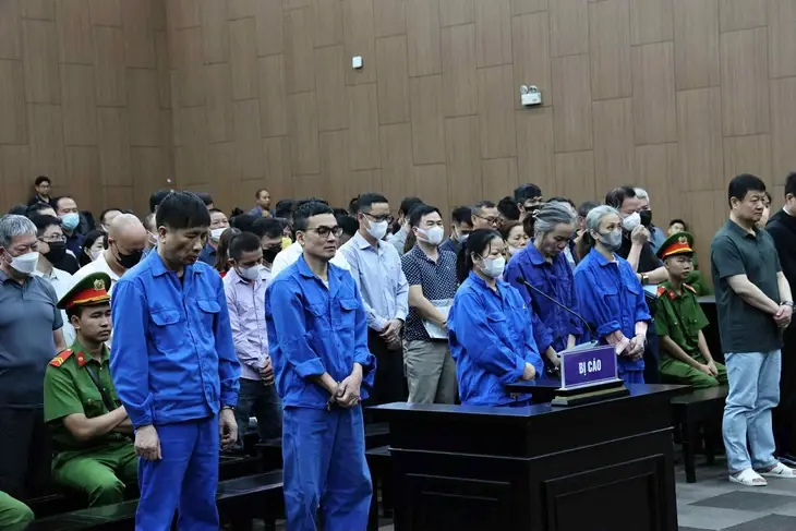 Các bị cáo tại phiên tòa - Ảnh: GIANG LONG