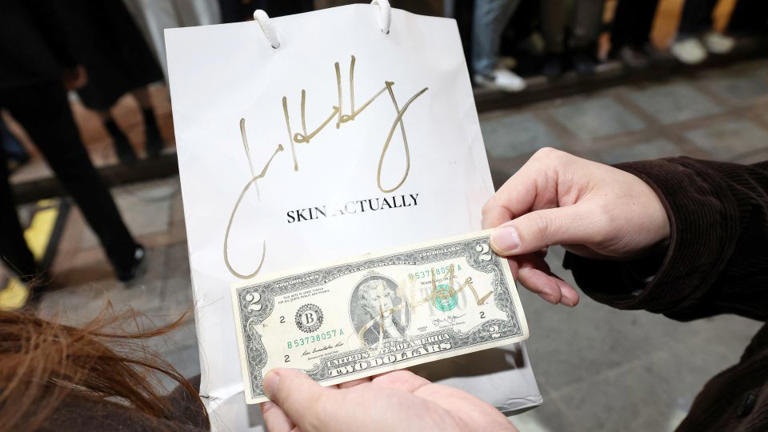 Three billionaires went out for chicken and beer, and paid for everyone ...