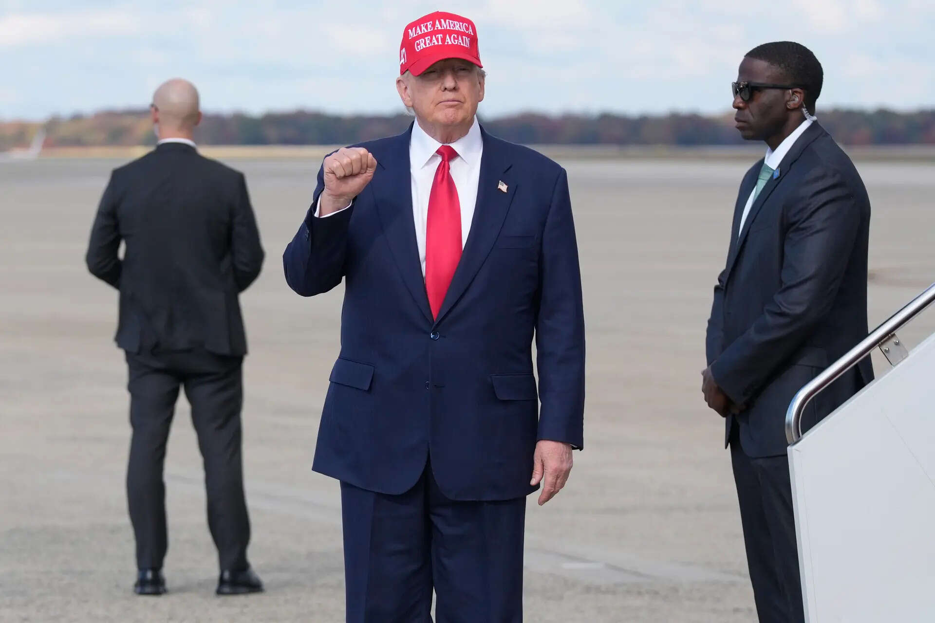 Trump sets refugee ceiling at record-low 7,500 with focus on white ...