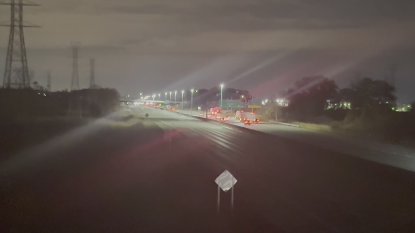 I-75 in Monroe County, Michigan reopens after limousine bus overturns