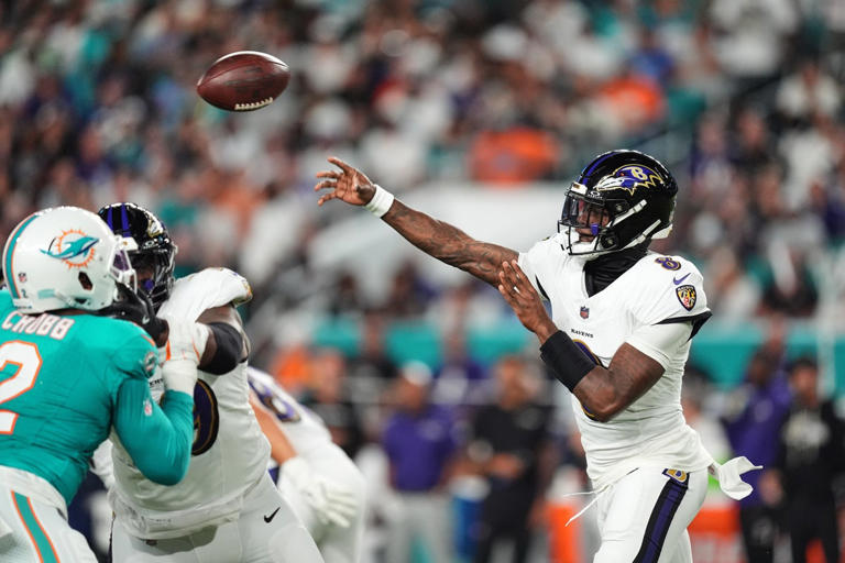 Lamar Jackson returns with four touchdown passes in Baltimore Ravens win