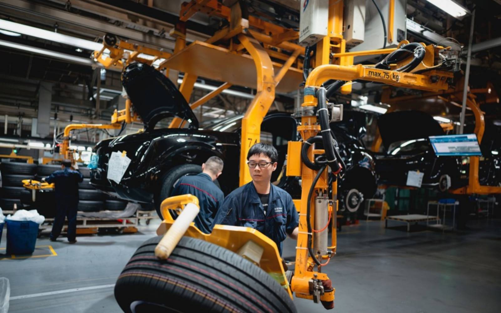 China's Factory Activity Shrinks for 7th Month in a Row