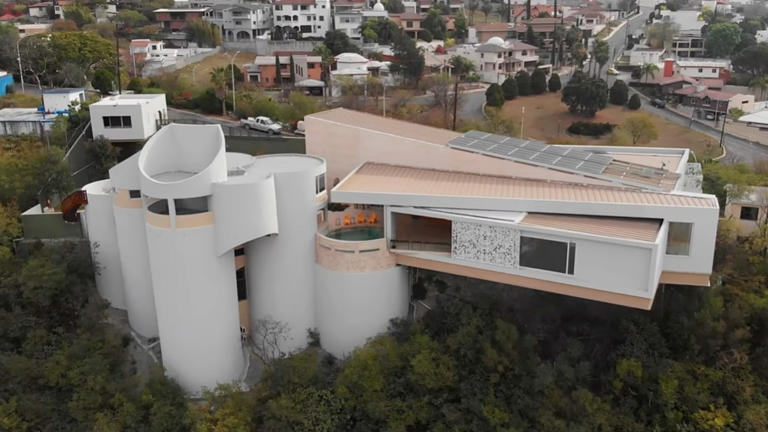 La Casa de los Tubos es una de las viviendas catalogadas como embrujadas en México. | Archivo