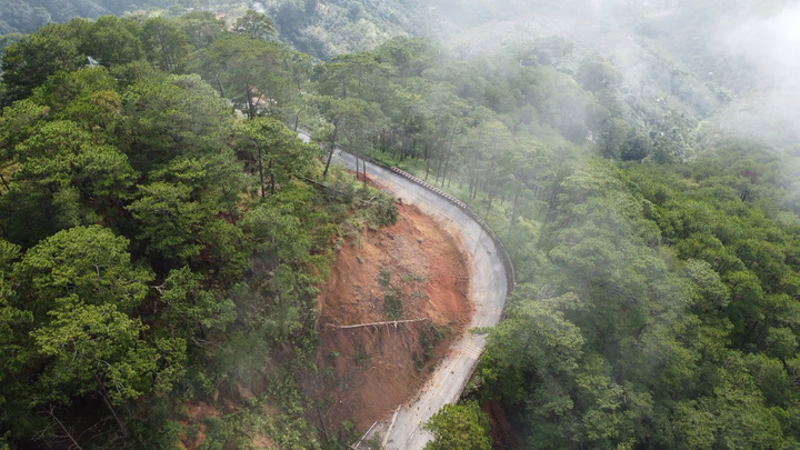 Nhiều tuyến đường đèo vào Đà Lạt sạt lở, Chủ tịch tỉnh Lâm Đồng chỉ đạo khẩn