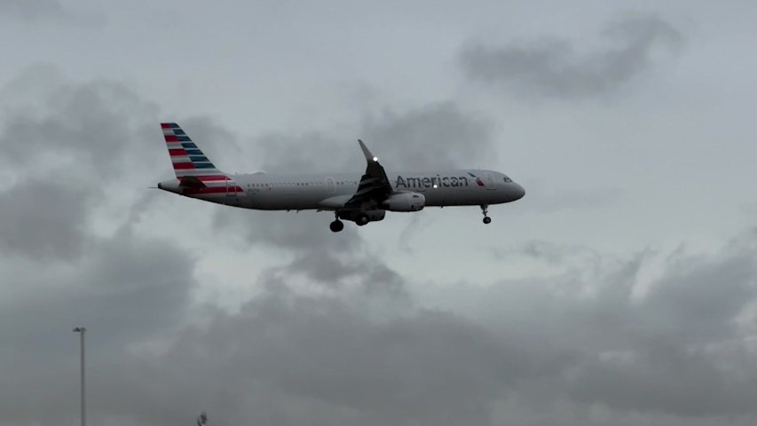 Airport chaos: Newark flight delays, air traffic controllers go without pay