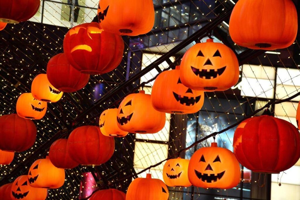 Halloween a Pomezia, zombie in pista e divertimento per bambini e ...