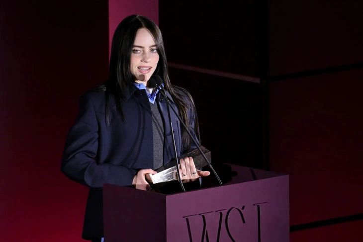 Billie Eilish kêu gọi giới tỉ phú: Hãy đem tiền của mình đi làm từ thiện