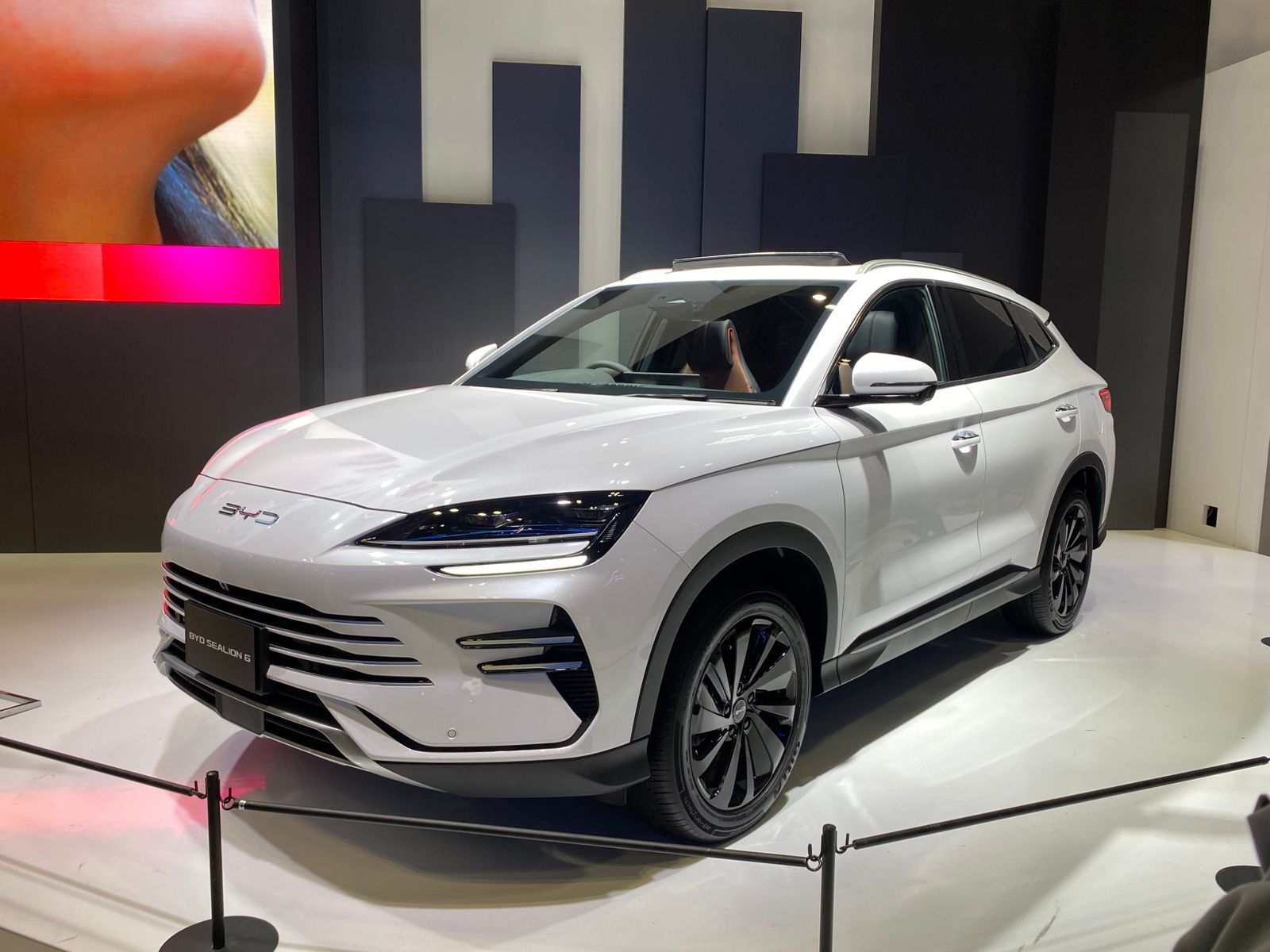 Penjualan Tesla Meroket di 2025, BYD Rebut Tahta Mobil Listrik Dunia