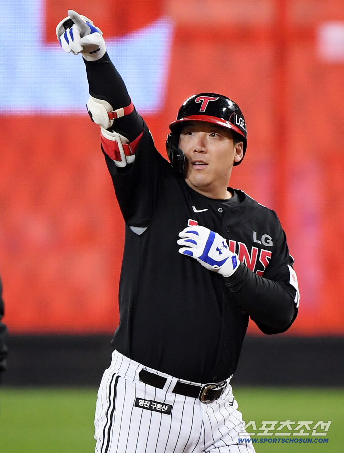 Kim Hyun-soo's timely hit to take the lead