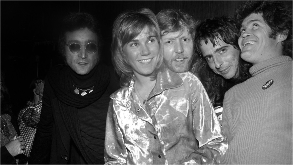 ’70s Country Icon Remembers Wild Night Captured in Famous Photo With