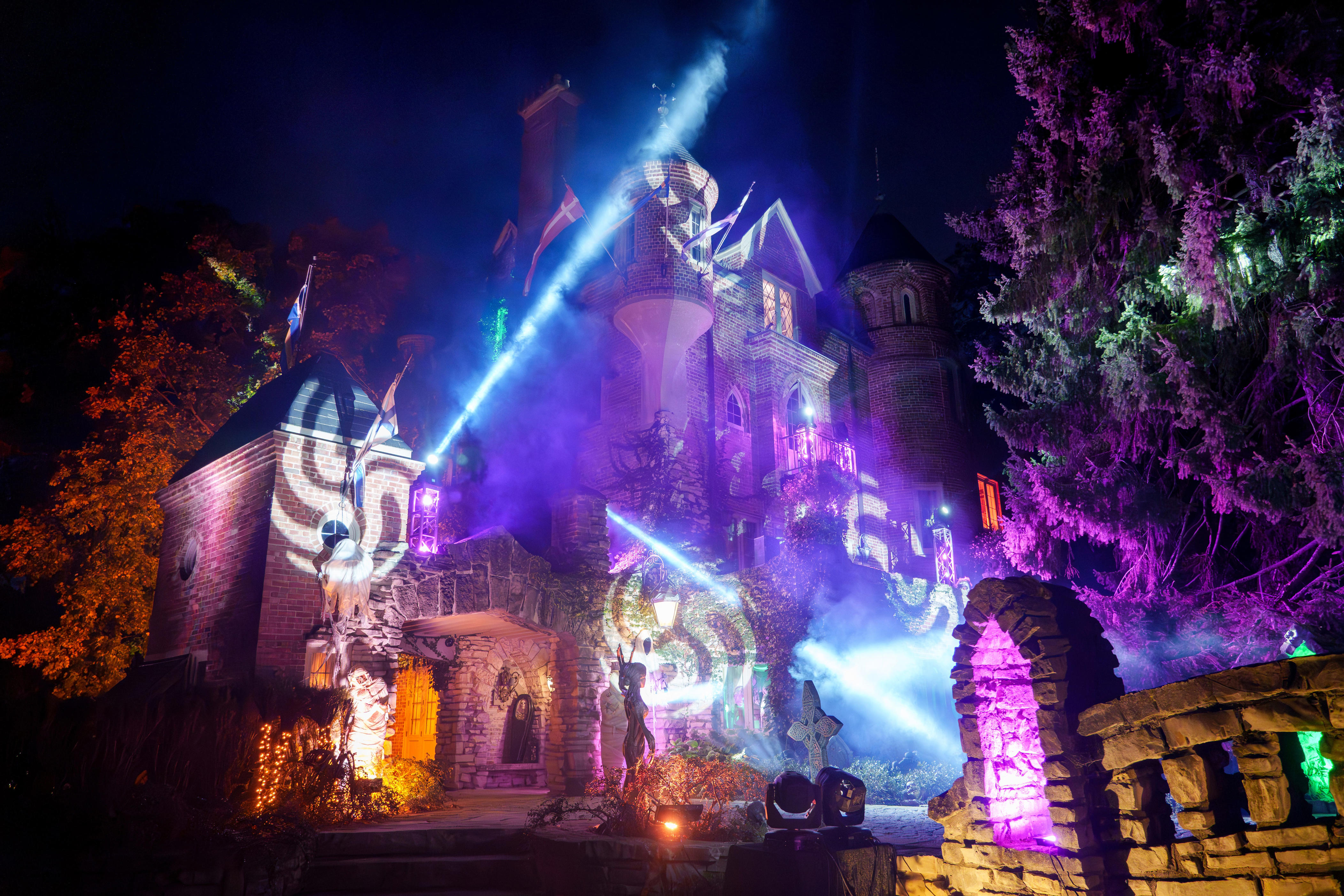 Soderstrom Castle to host Dracula-themed Halloween festivities in Peoria