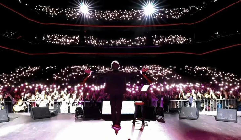 Moskova'da Mahsun Kırmızıgül'e büyük ilgi