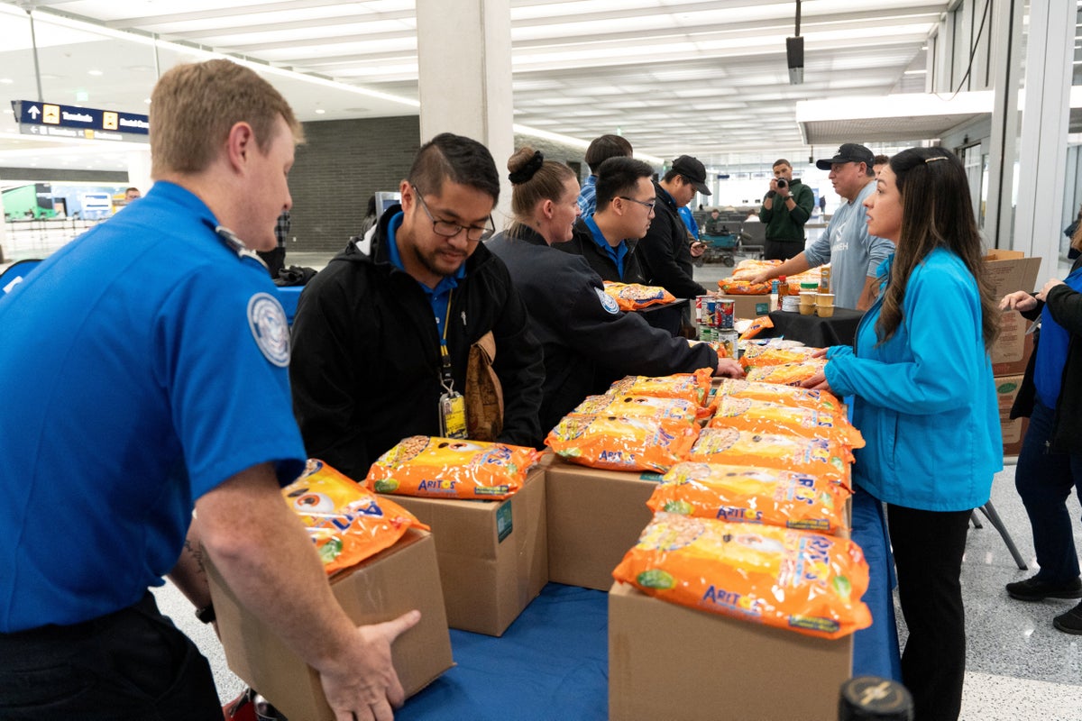 Major airlines are feeding workers as shutdown stops paychecks