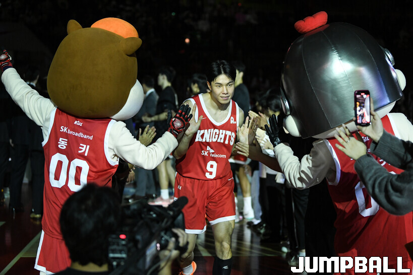 [화보] 5명 2자리수 득점 SK, 79-71로 한국가스공사에 승리