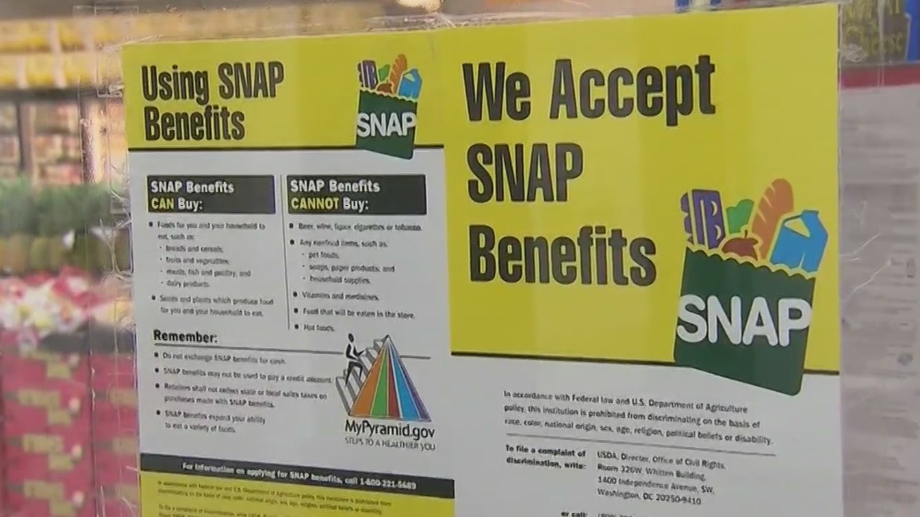 Government shutdown drags on as SNAP benefits expire at midnight