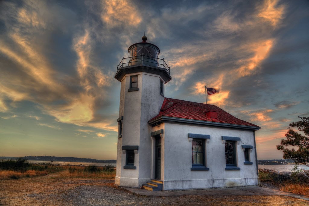 Lighthouses in Washington: Their Histories, Importance, and Ghost Stories
