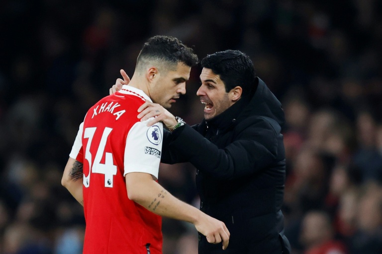 Xhaka «me convirtió en un mejor entrenador», afirma Arteta, técnico del Arsenal.