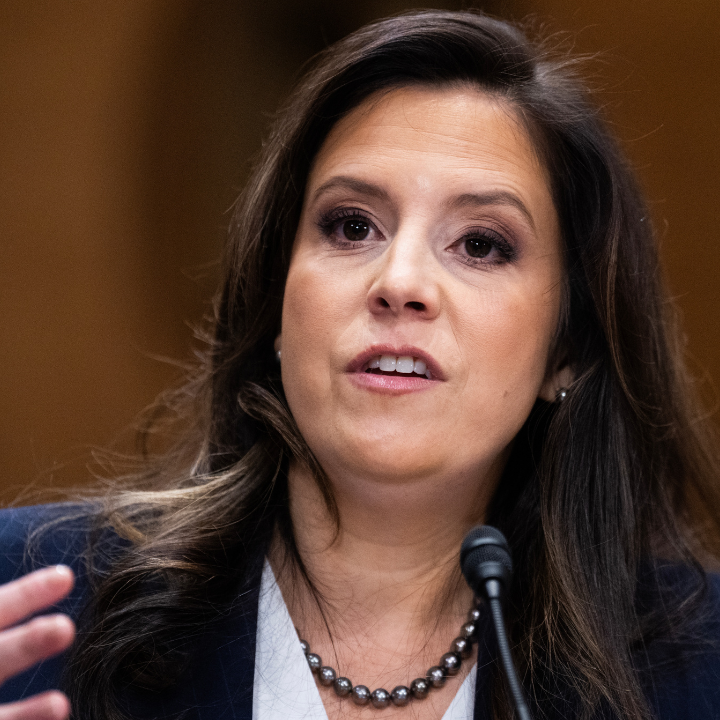 La representante Elise Stefanik anuncia su candidatura a la gobernación de Nueva York.