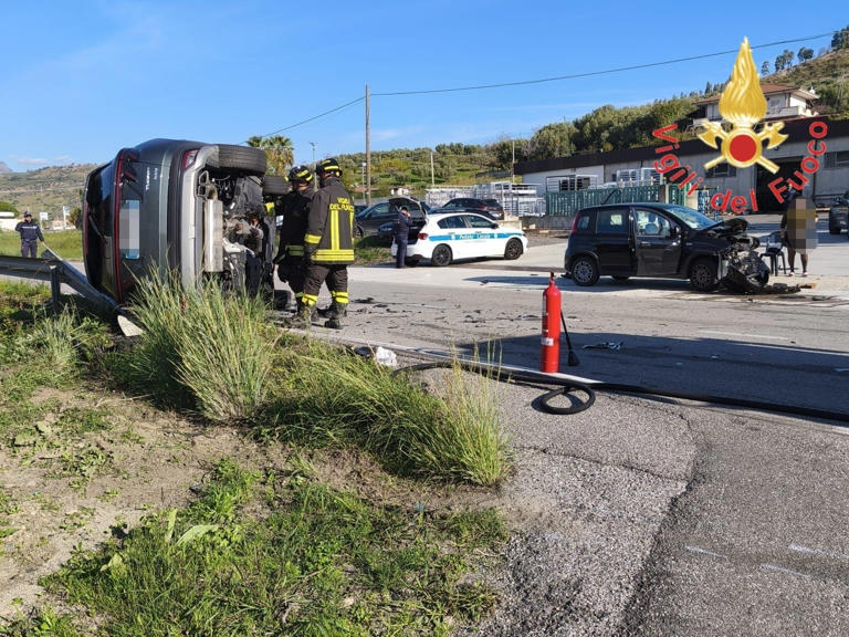Catanzaro, violento impatto tra due auto su Viale Europa: una si ...