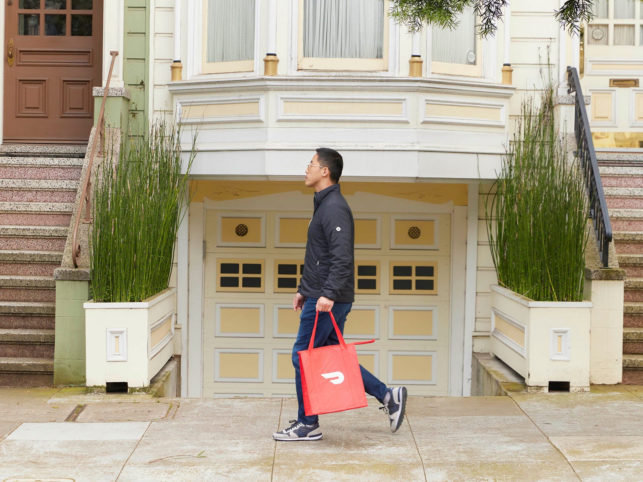 DoorDash makes its corporate staff moonlight as delivery workers. It's ...