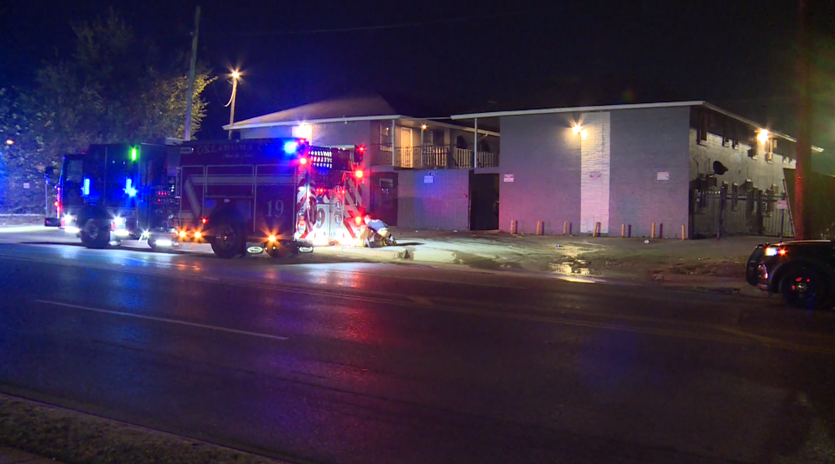 Crews put out flames at southeast Oklahoma City apartment complex