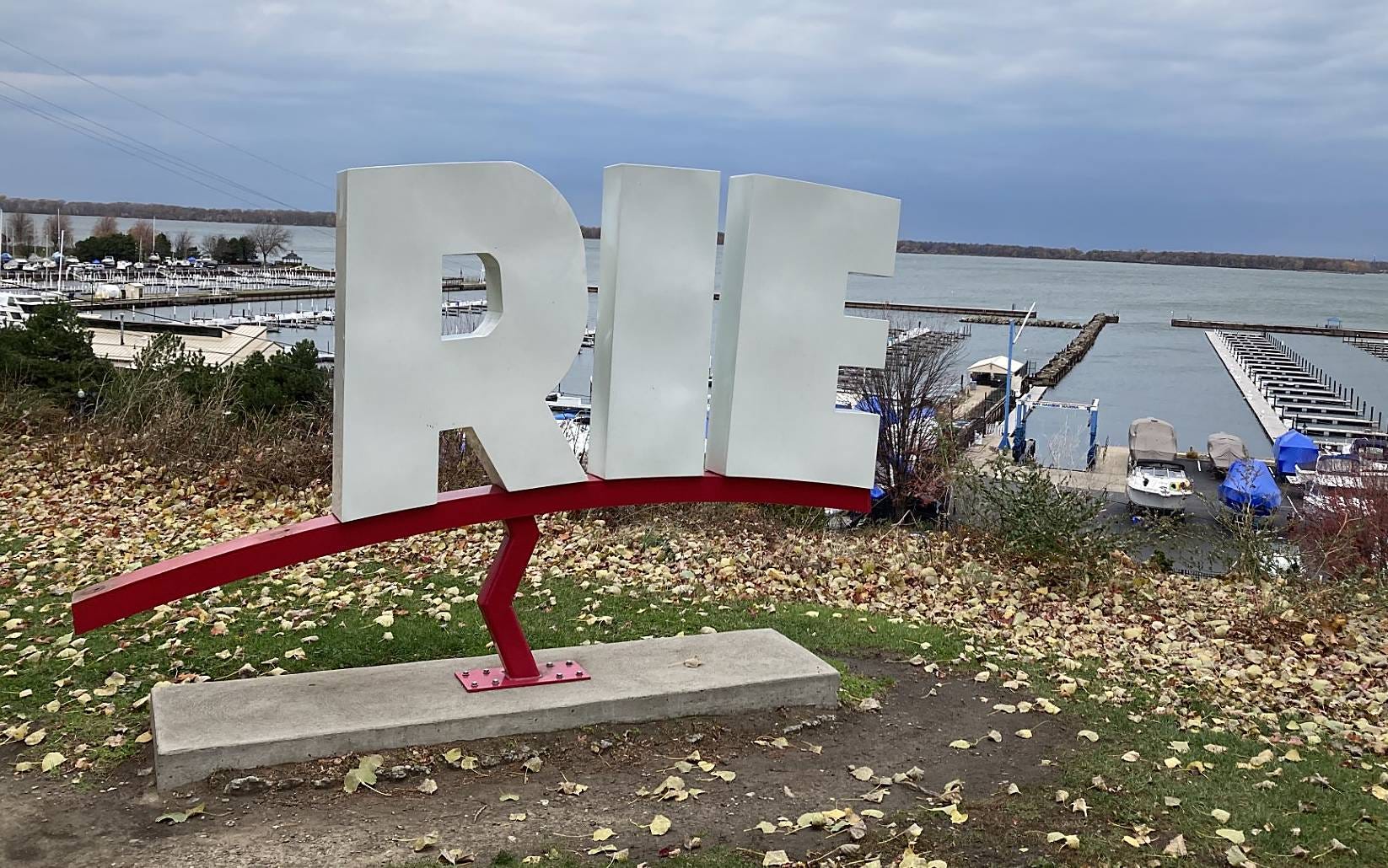 Bayview Park's Erie sign is missing a letter. Where did it go?