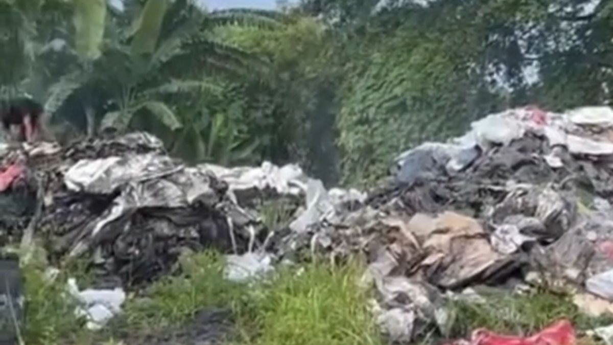 Warga Cogrek Pasir Bolang Mengeluh Bau Sampah di Media Sosial