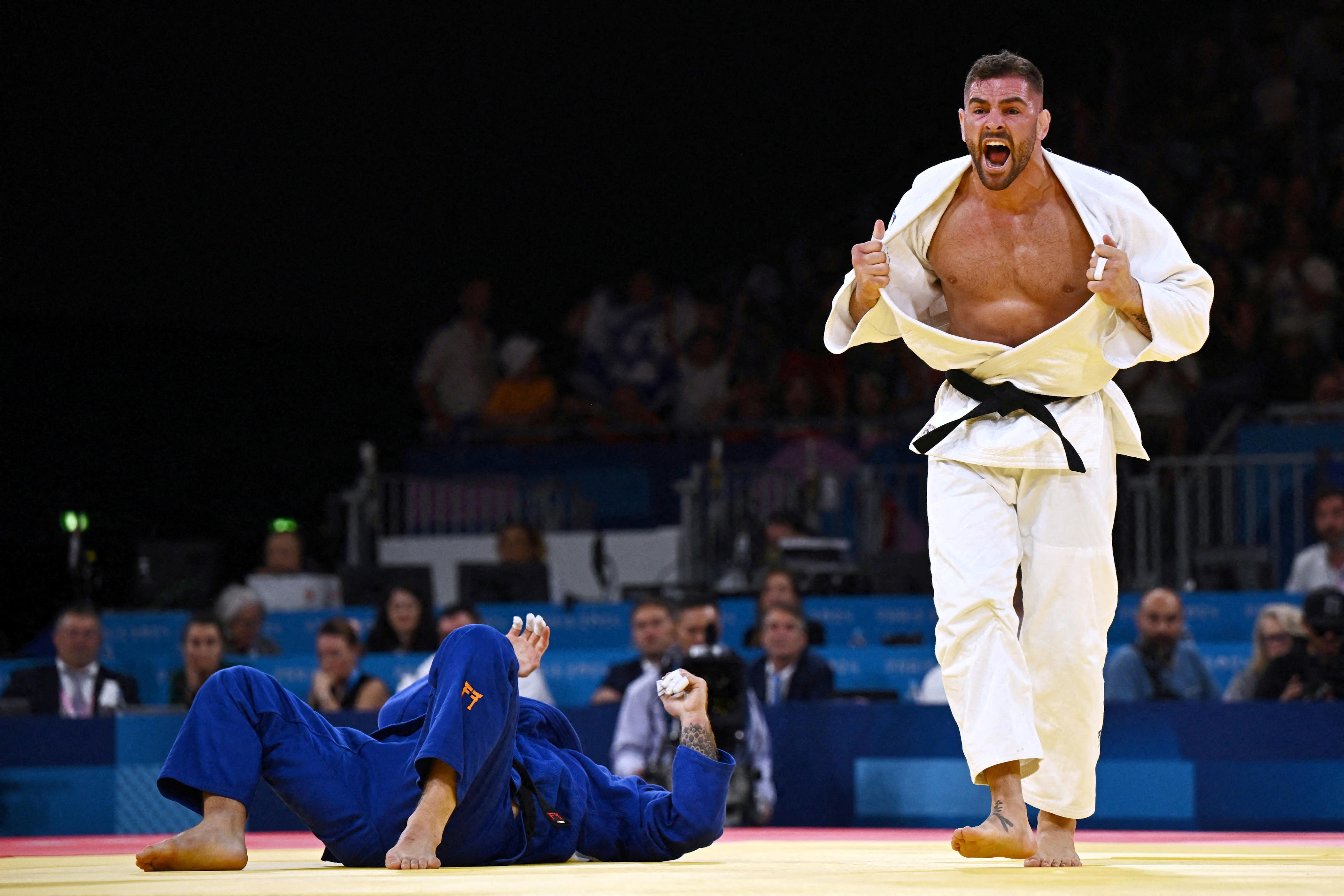 Playing under pressure: Israeli athletes now compete under armed guards ...