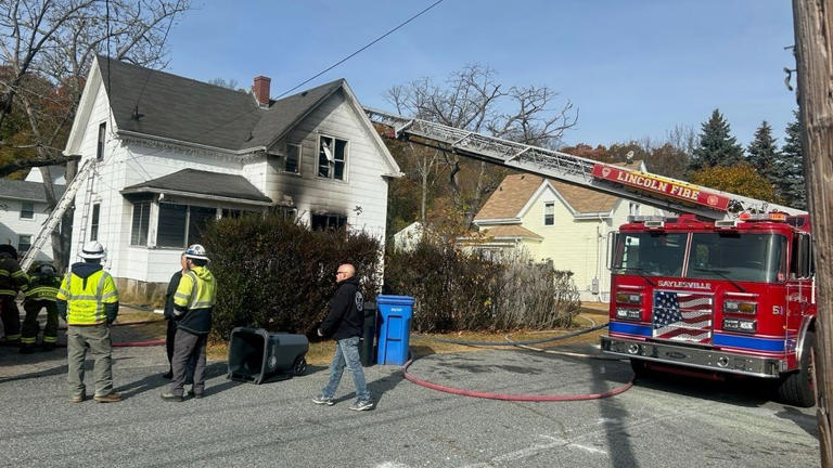 Family of five displaced after Lincoln house fire