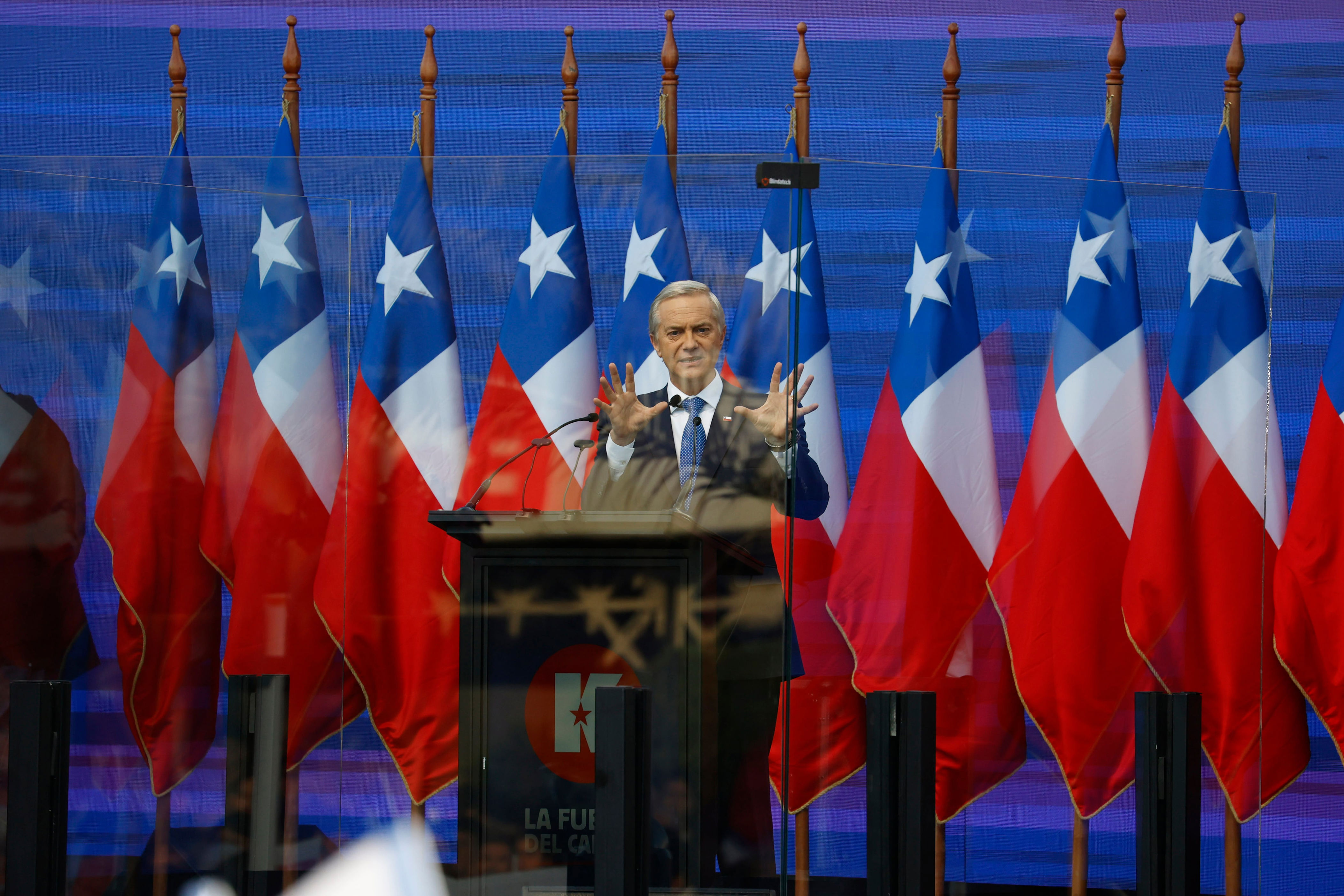 La abrupta caída del dólar que proyecta Bloomberg si Kast pasa a ...