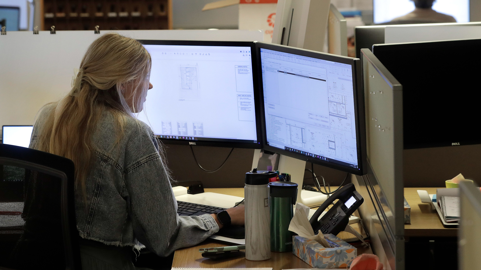 Canadian Economy Adds Surprise 67 000 Jobs In October Unemployment