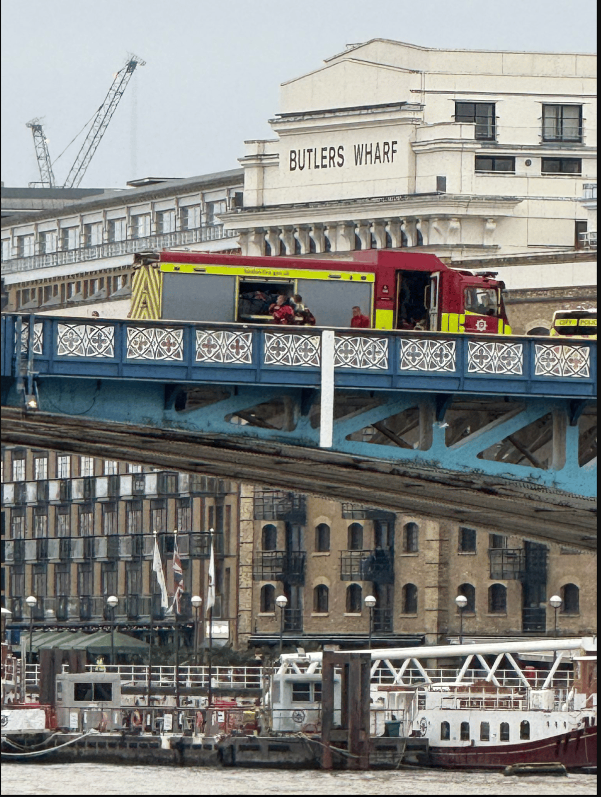 tower-bridge-closed-as-police-and-fire-brigade-respond-to-incident