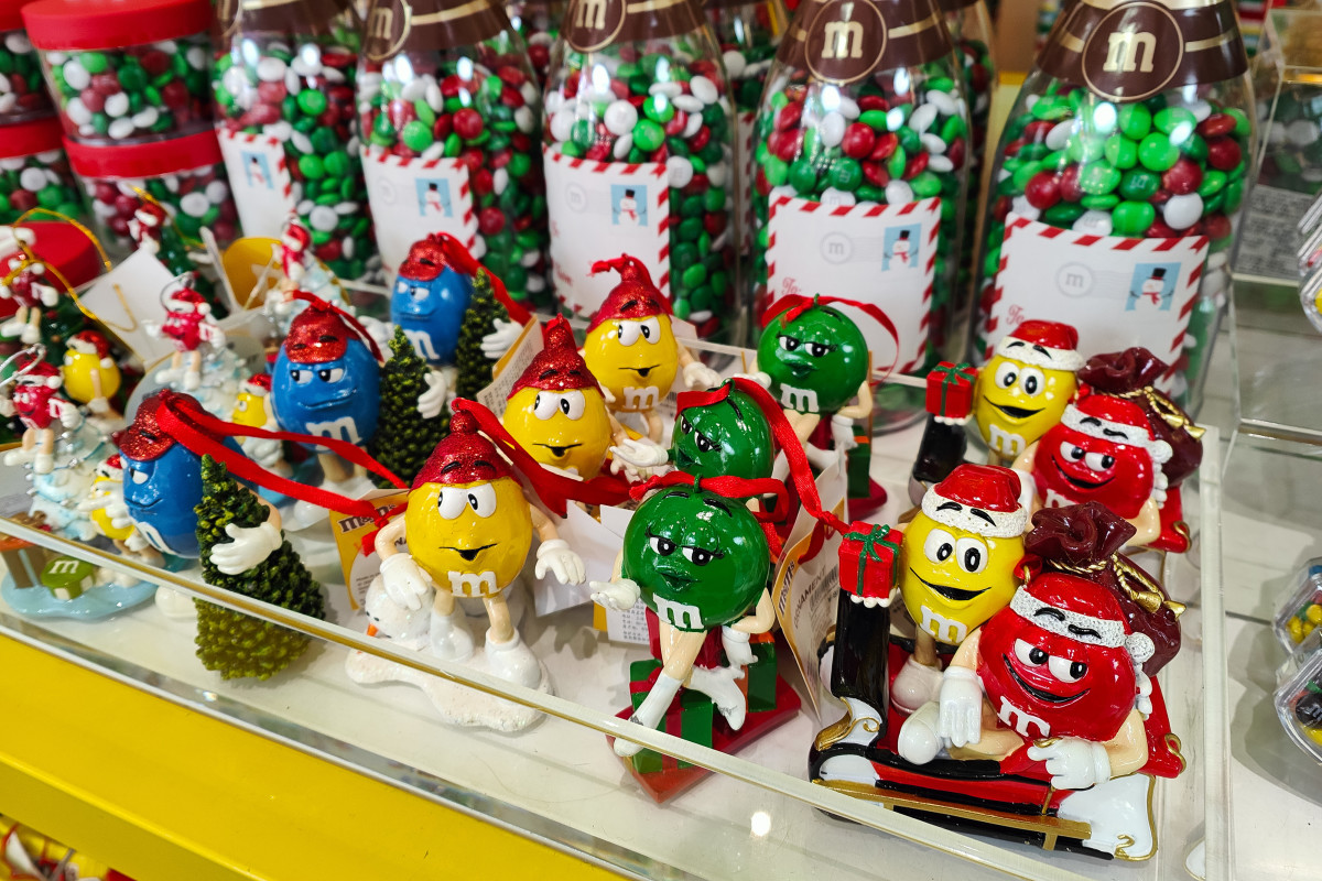M&M's is Offering a New Holiday Gift Box Bundle For Those on Your 'Nice ...