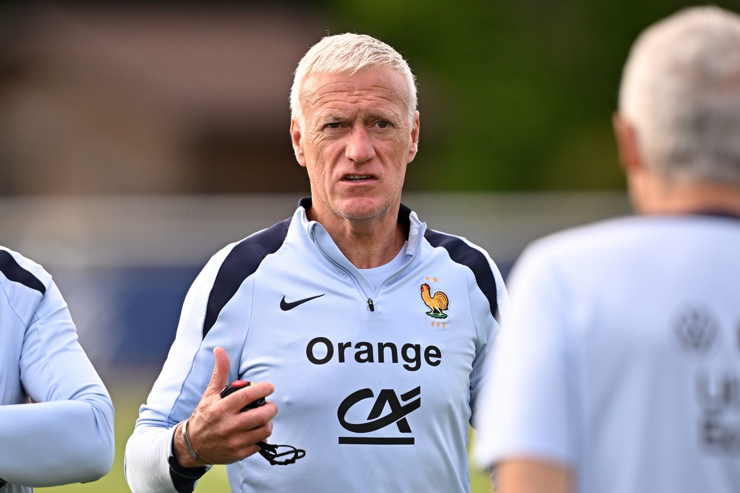 Deschamps tranquiliza a la afición del PSG tras la lesión de Dembélé.