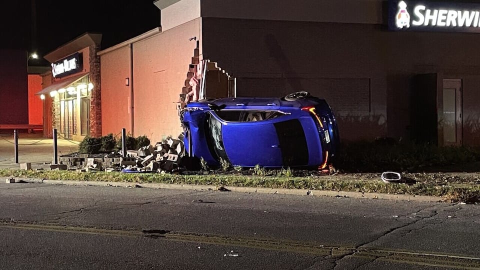 Suspected drunk driver crashes into hardware store, police say